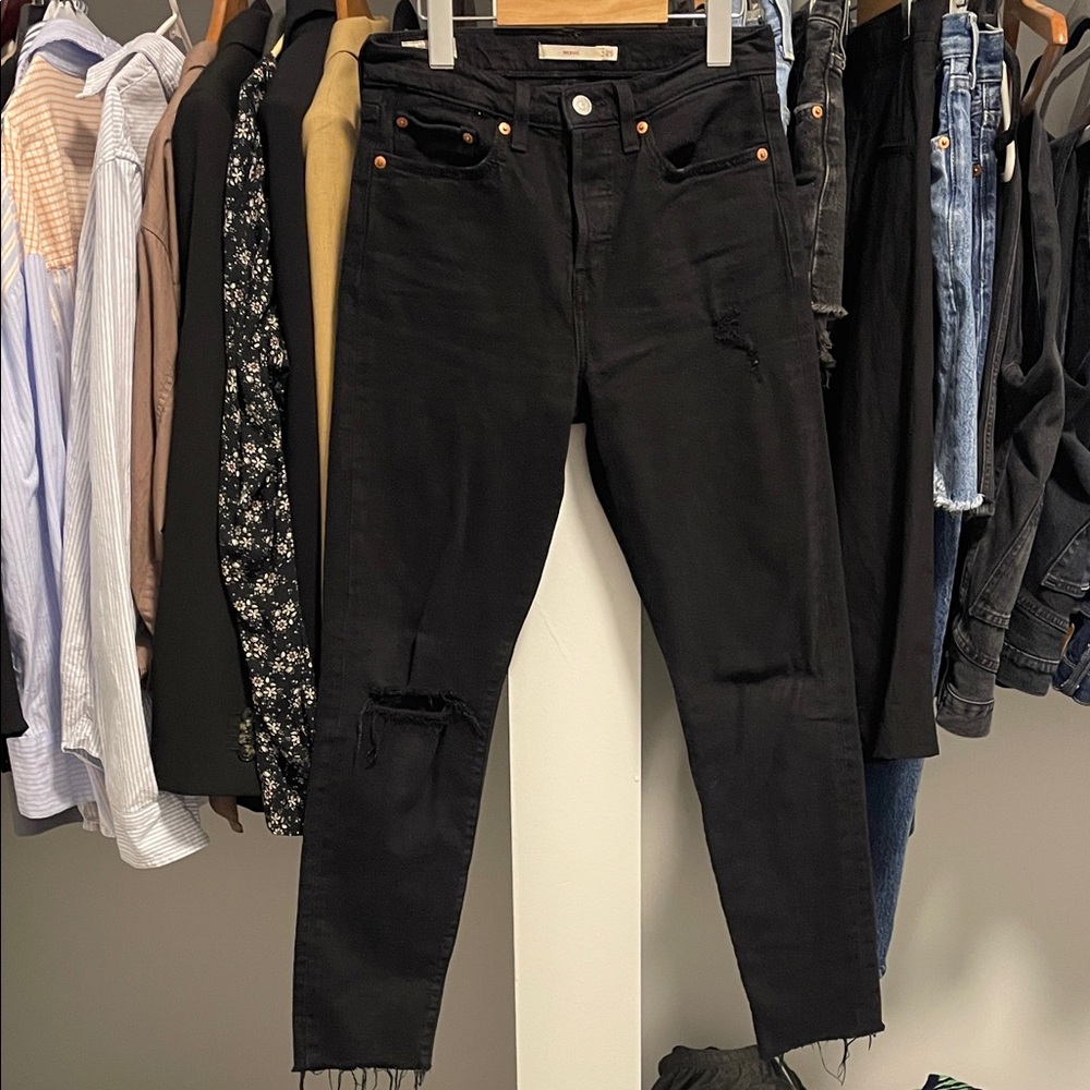 Levi's Distressed Black High Rise Women's Jeans